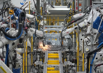 Rekord, 5 milion robotë punojnë në fabrika në botë