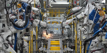 Rekord, 5 milion robotë punojnë në fabrika në botë