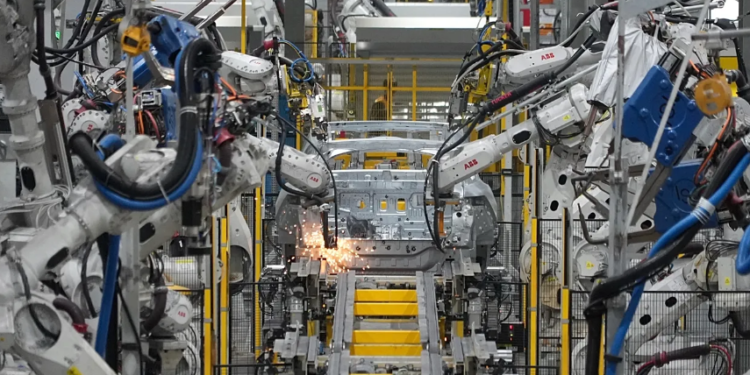 Rekord, 5 milion robotë punojnë në fabrika në botë