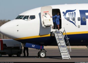 Shkallët “efiçente” të avionëve të RyanAir janë kthyer në një shqetësim serioz për pasagjerët