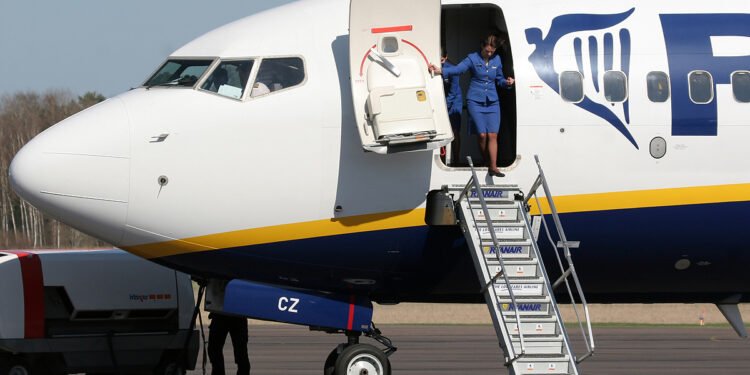 Shkallët “efiçente” të avionëve të RyanAir janë kthyer në një shqetësim serioz për pasagjerët