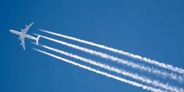Çfarë janë vijat e bardha pas avionëve dhe pse disa prej tyre qëndrojnë për orë të tëra?