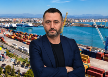 Korrupsion, zhvatje dhe mallra kontrabandë në Durrës dhe Kapshticë, bizneset kryeqëzojnë Zv.Drejtorin e Doganave, Erald Delilaj