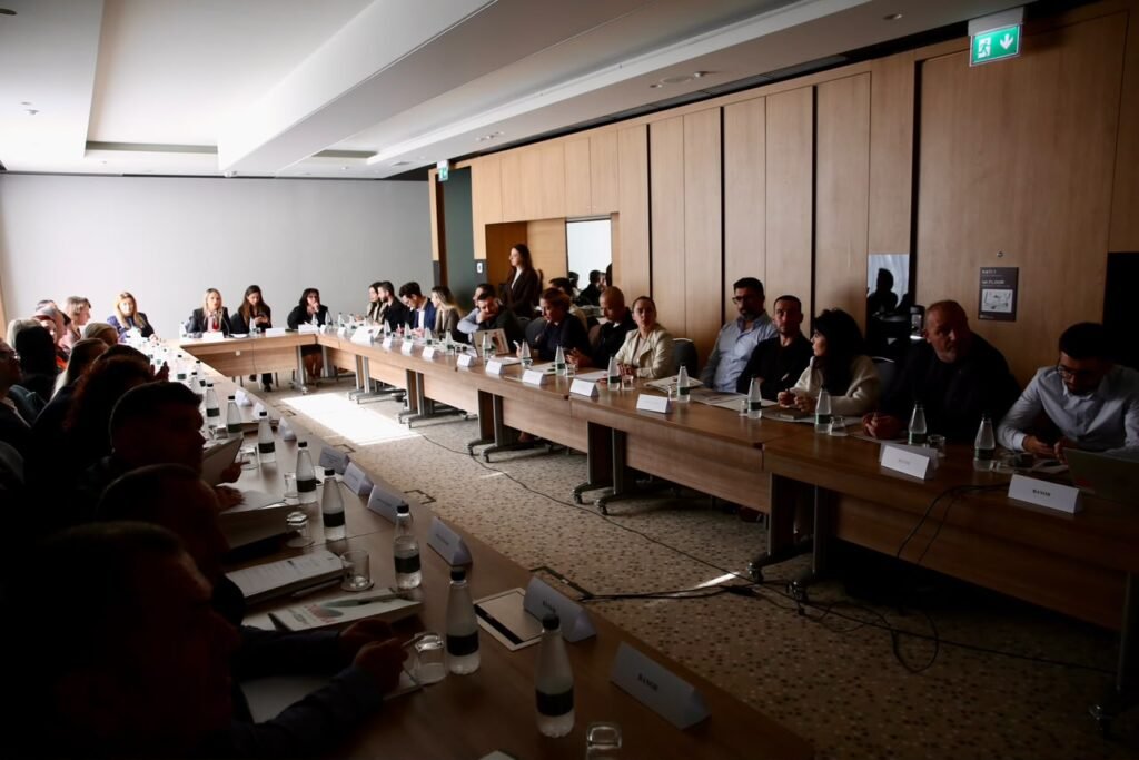 Foto e publikuar dje nga drejtues te projektit ku eshte prezantuar serish maket-dea e Durana Tech Park