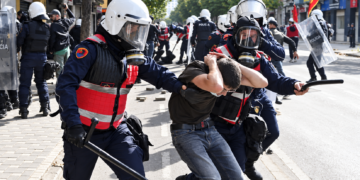 Kush janë “Shqiponjat” dhe pse jelekëkuqtë po rrahin pa mëshirë studentët (ndryshe nga FNSH)