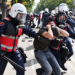 Kush janë “Shqiponjat” dhe pse jelekëkuqtë po rrahin pa mëshirë studentët (ndryshe nga FNSH)