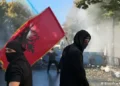 Policia, e shqetësuar për numrin e lartë të fëmijëve në protestë: Po i përdorin si mburojë!