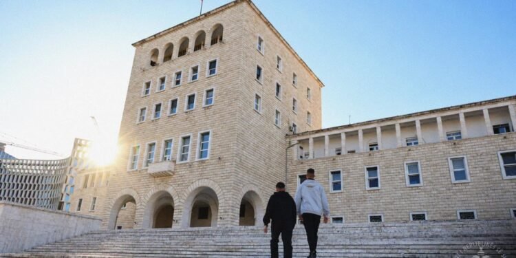 Sot nis viti i ri akademik, Presidenti Begaj uron studentët: Universitetet formojnë profesionistët dhe qytetarët që ndërtojnë të ardhmen e vendit