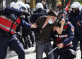 Kush janë “Shqiponjat” dhe pse jelekëkuqtë po rrahin pa mëshirë studentët (ndryshe nga FNSH)