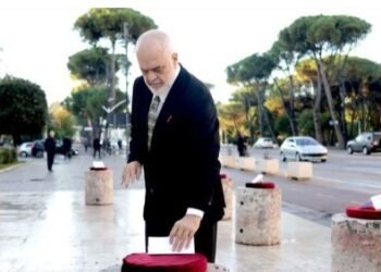 E kanë refuzuar çdo ditë, Rama vendos sërish blloqet e betonit për dialog me studentët