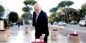 E kanë refuzuar çdo ditë, Rama vendos sërish blloqet e betonit për dialog me studentët