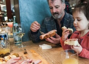Nisma e veçante në restorantet italiane: Telefonat dorëzohen, jo në tavolinë