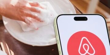Airbnb ndryshon rregullat, turistëve nuk mund t’u kërkohet të lajnë enët apo të heqin çarçafët