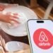 Airbnb ndryshon rregullat, turistëve nuk mund t’u kërkohet të lajnë enët apo të heqin çarçafët