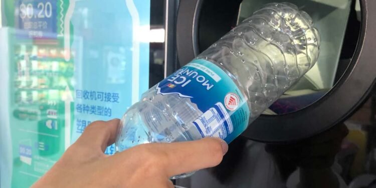 Kthen shishen plastike, merr paratë! Si do të funksionojë skema e riciklimit në Shqipëri