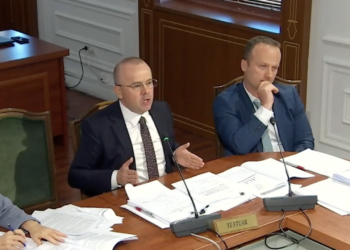 Ligji i ri kundër pastrimit të parave bashkon PS dhe PD te ligjet, Koçi: Sistemi po funksionon, ndërtimi mbetet me risk