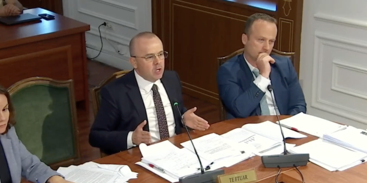 Ligji i ri kundër pastrimit të parave bashkon PS dhe PD te ligjet, Koçi: Sistemi po funksionon, ndërtimi mbetet me risk