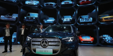 Shitjet globale të Mercedes-Benz bien me 6%, ndërsa makinat elektrike arrijnë rekord