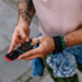 Mendoni se nuk jetoni dot pa smartphone? Ja pse një telefon i thjeshtë mund të jetë zgjedhja më e mirë