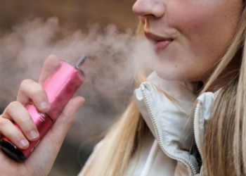 Pse po bëhen të varur nga vape edhe ata që nuk kanë pirë kurrë duhan?