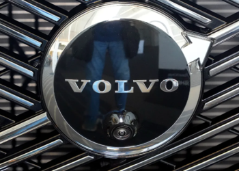 Volvo me humbje, shkurton 2,500 vende pune