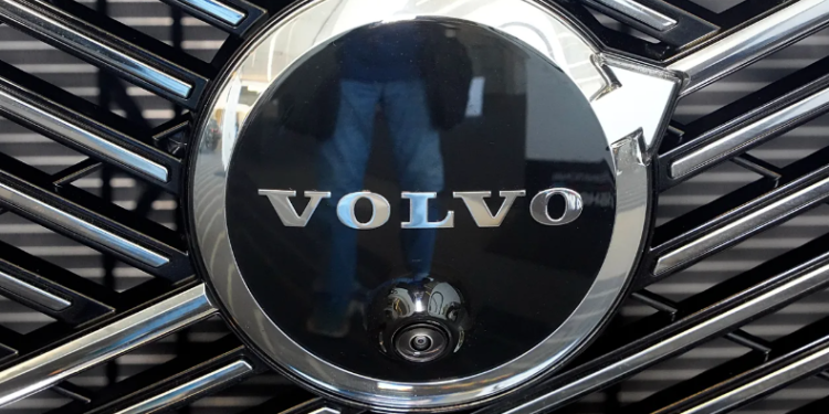 Volvo me humbje, shkurton 2,500 vende pune