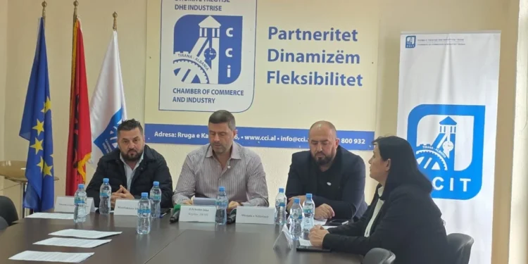 Biznesi, thirrje protestuesve: Mos dëmtoni sipërmarrjen private!