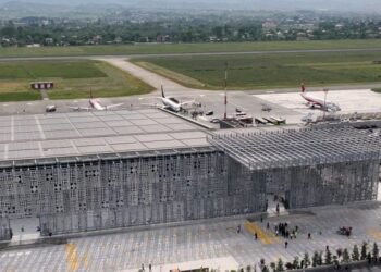Qeveria ndryshon rregullat për ndërtimet në zonat pranë aeroporteve