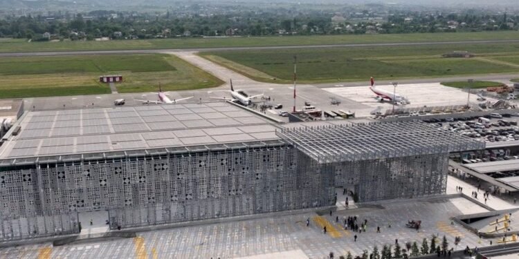 Qeveria ndryshon rregullat për ndërtimet në zonat pranë aeroporteve