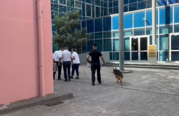 Alarm per bombë në disa institucione, reagon Policia e Shtetit