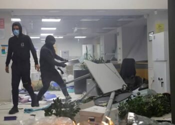 Përshkallëzimi, bankat mbyllin degët në qendër të Tiranës