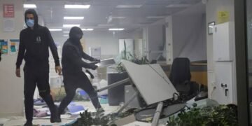 Përshkallëzimi, bankat mbyllin degët në qendër të Tiranës
