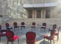 Rama fton studentët të ulen, vendos karriget në bulevard me mbishkrimin “Dialog”