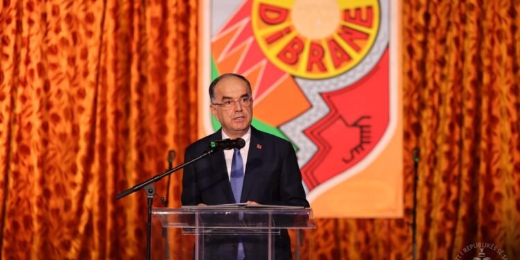 Presidenti Begaj në “Odën Dibrane”: Kultura nuk njeh kufij, tradita duhet t’u përcillet brezave të rinj