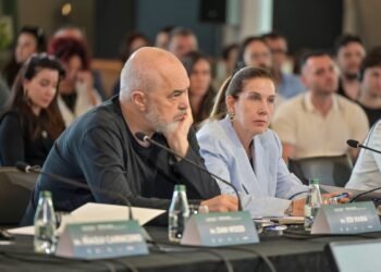 Çfarë cilësish të jashtëzakonshme ka Mirela Kumbaro që Rama e mban ministre prej 2013?!