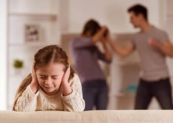 Fëmijët me prindër problematikë do të çohen në familje kujdestare, kriteret