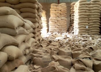 “Avullojnë” 70 ton kafe në Durrës, doganat zbulojnë skemën