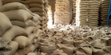 “Avullojnë” 70 ton kafe në Durrës, doganat zbulojnë skemën