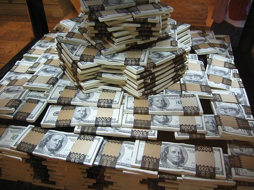 Kontroll i imtësishëm për llogaritë mbi 1 milionë USD