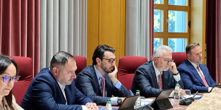 Bonusi i qirasë nga tre në pesë vjet, zgjatja përfshin edhe përfituesit e mëparshëm