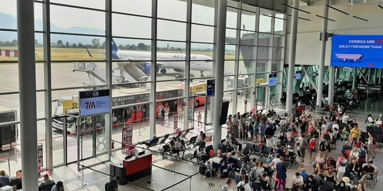 TIA njofton cilat fluturime janë prekur nga problemet teknike të kontrollit ajror në Itali