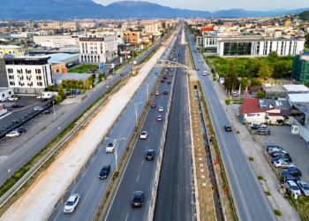 Nis rindërtimi i rrugës dytësore Tiranë Durrës, mbyllet tenderi 4.3 mln euro për segmentin 6.8 km