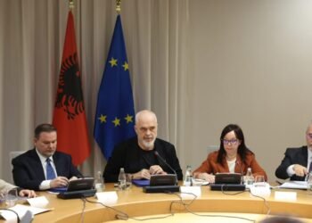 Masat e reja të qeverisë për fëmijët, zgjatet koha e qendrimit në shkollë