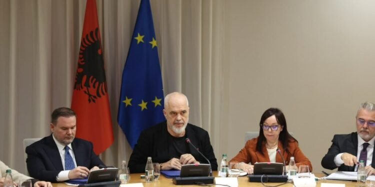 Masat e reja të qeverisë për fëmijët, zgjatet koha e qendrimit në shkollë